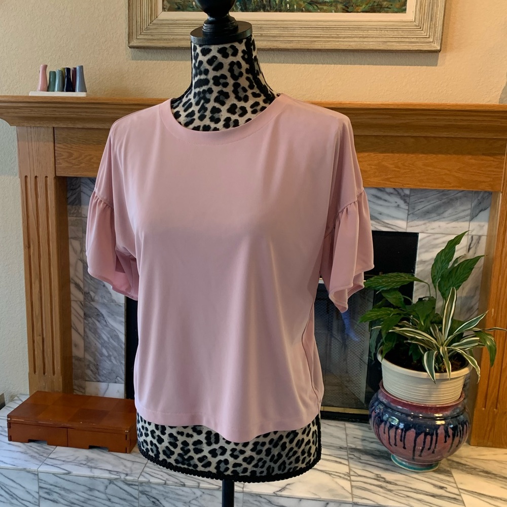 Millennial pink Uniqlo top